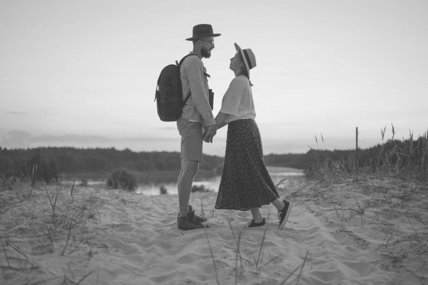 Famiglia che trascorre tempo di qualità insieme durante una giornata serena